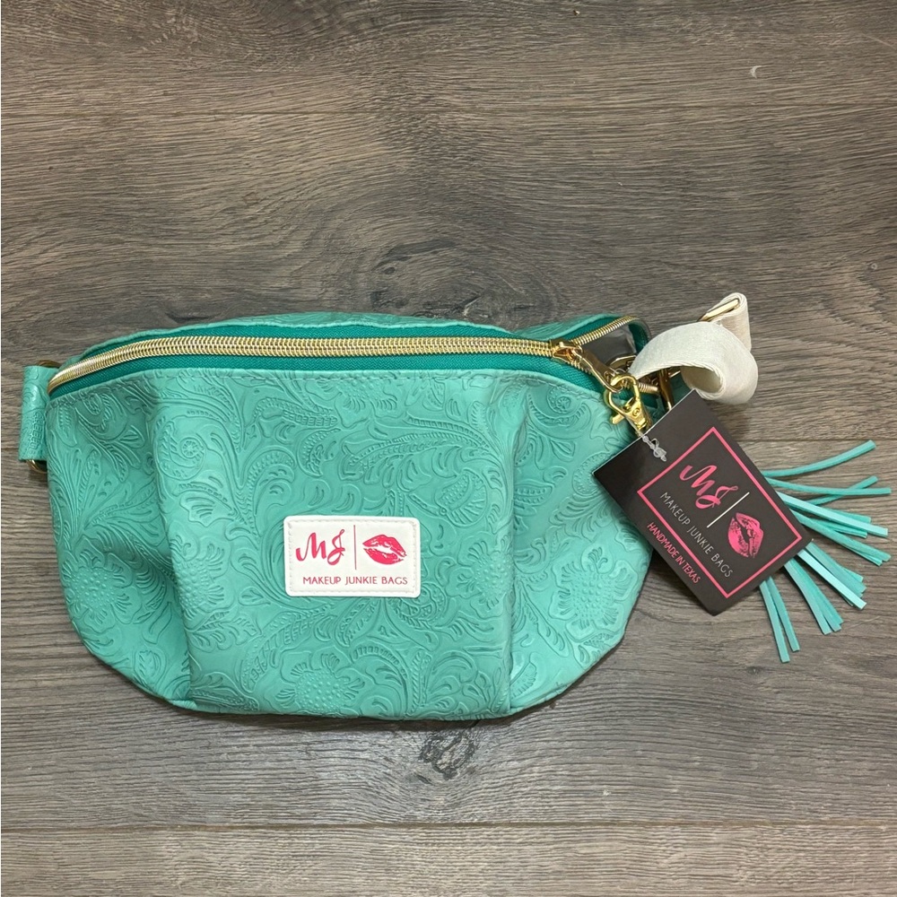Brand NWT Makeup Junkie Sidekick bag